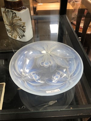 Lot 334 - AN A G. VALLON OPALESCENT FRUIT BOWL