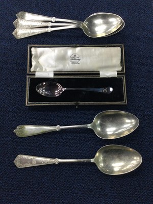 Lot 415 - A LOT OF FIVE CASED SETS OF CUTLERY