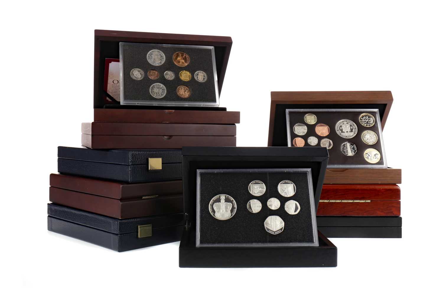 Lot 58 - A COLLECTION OF ROYAL MINT AND OTHER COINS