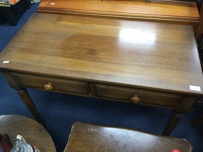 Lot 363 - A MODERN OAK DRESSING TABLE, CHEST AND A MIRROR