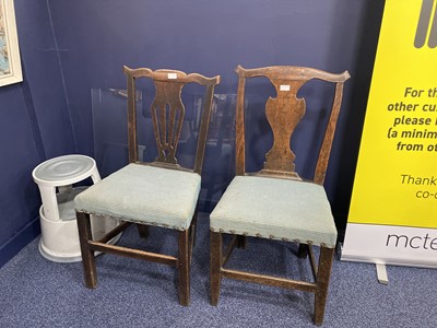 Lot 433 - A VICTORIAN UPHOLSTERED ARMCHAIR AND TWO OAK CHAIRS