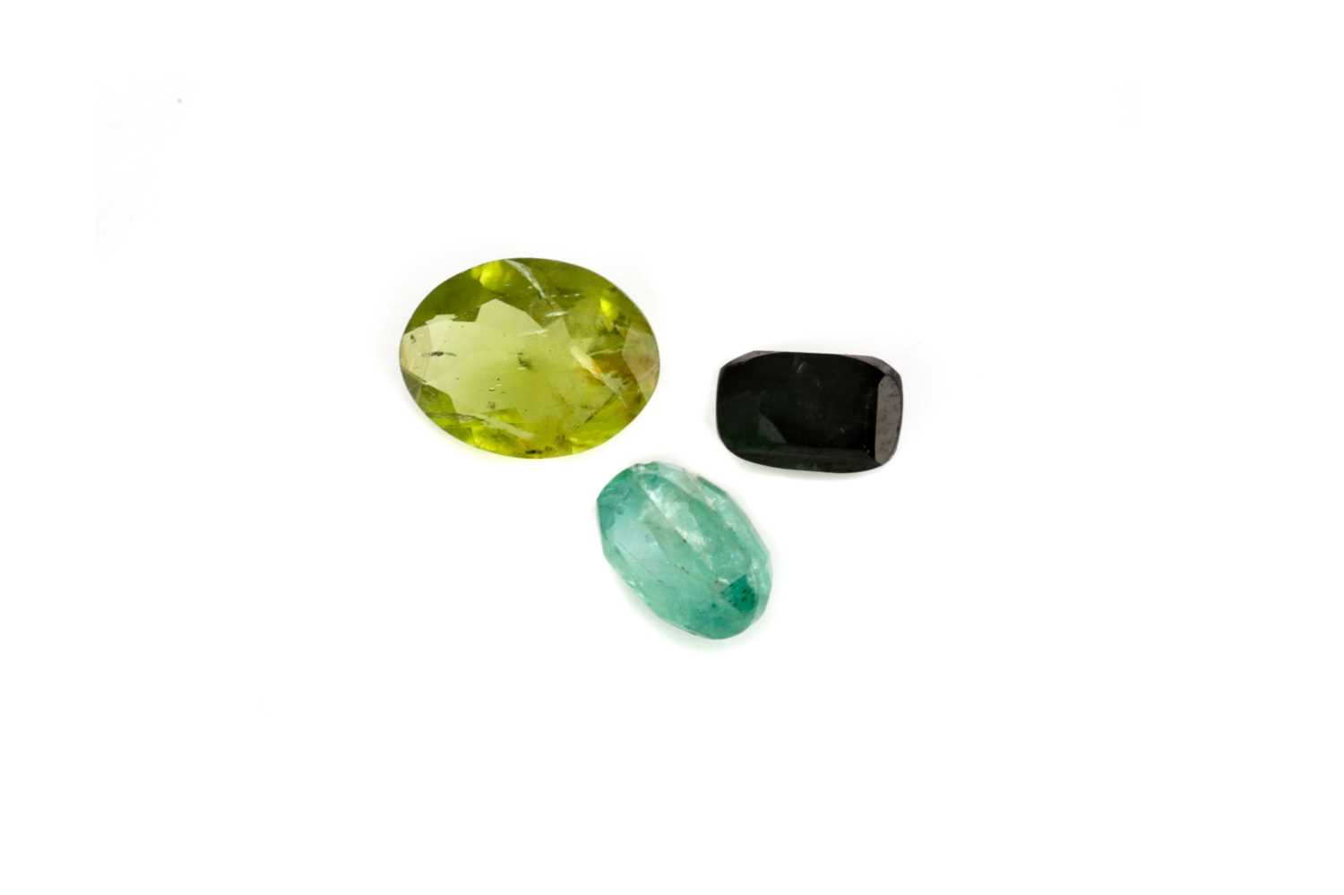 Lot 411 - THREE CERTIFICATED UNMOUNTED GEMS