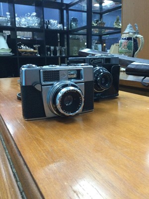 Lot 501 - A COLLECTION OF CAMERAS