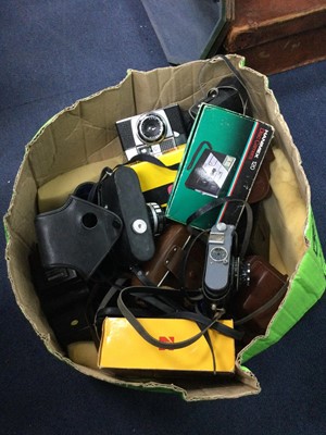 Lot 501 - A COLLECTION OF CAMERAS