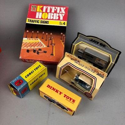 Lot 510 - A COLLECTION OF BOXED DIE-CAST VEHICLES