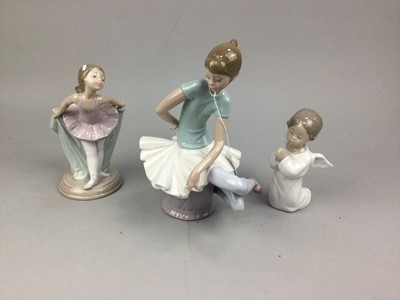 Lot 537 - A LOT OF FIVE LLADRO, NAO AND OTHER FIGURES