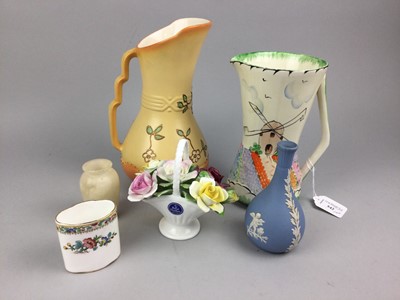 Lot 542 - A JAPANESE VASE, ALONG WITH OTHER CERAMICS