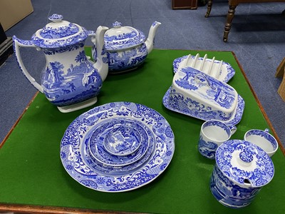 Lot 101 - AN EXTENSIVE SPODE BLUE AND WHITE DINNER, TEA AND COFFEE SERVICE