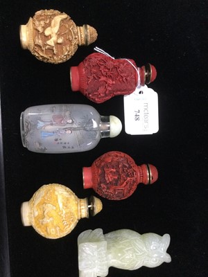 Lot 748 - A 20TH CENTURY CHINESE REVERSE PAINTED SNUFF BOTTLE, FOUR OTHER BOTTLES AND A HARDSTONE OWL