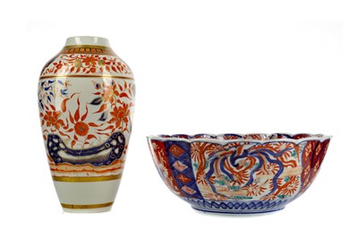 Lot 751 - AN EARLY 20TH CENTURY JAPANESE IMARI BOWL AND A VASE