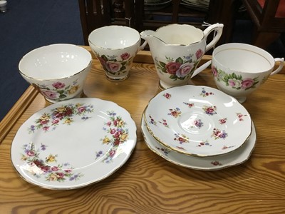 Lot 122 - A CLARE PART TEA SERVICE AND OTHER TEA CHINA