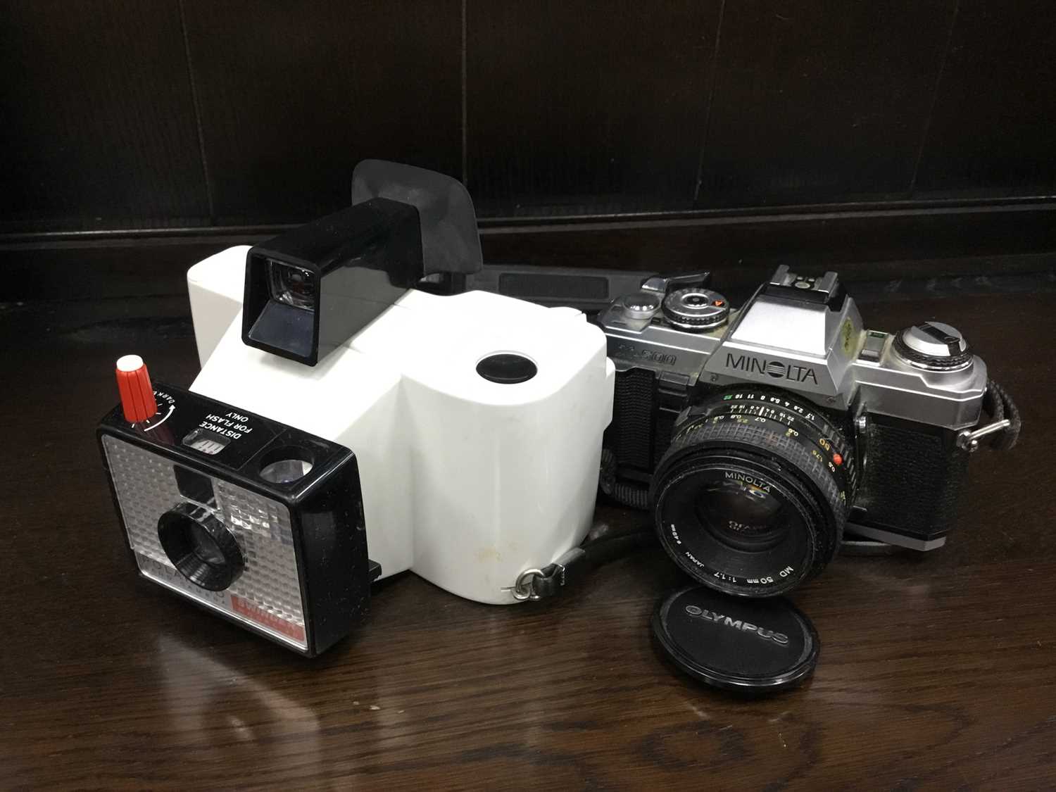 Lot 99 - A LOT OF TWO CAMERAS AND OTHER ITEMS