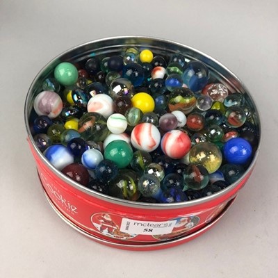 Lot 58 - A LOT OF GLASS MARBLES