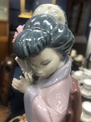 Lot 54 - A LOT OF TWO LLADRO FIGURES OF GIRLS WITH FANS