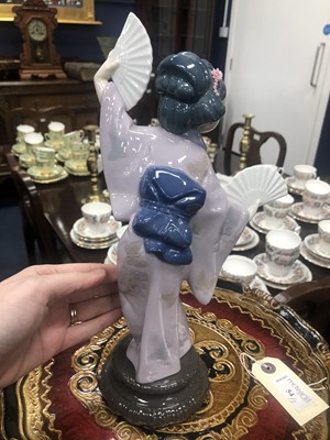 Lot 54 - A LOT OF TWO LLADRO FIGURES OF GIRLS WITH FANS
