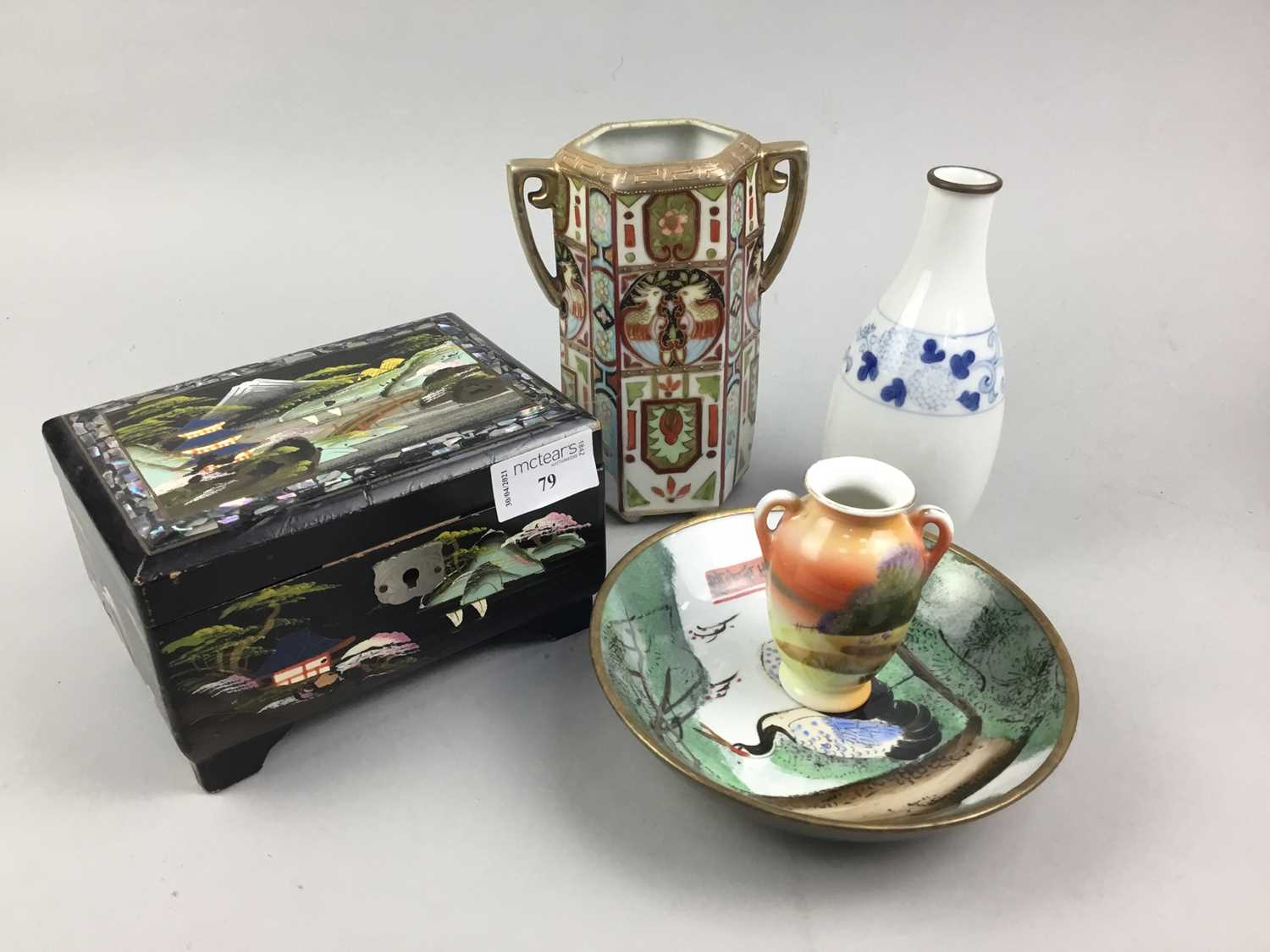 Lot 79 - A CHINESE LACQUERED MUSICAL TRINKET BOX AND OTHER ASIAN ITEMS