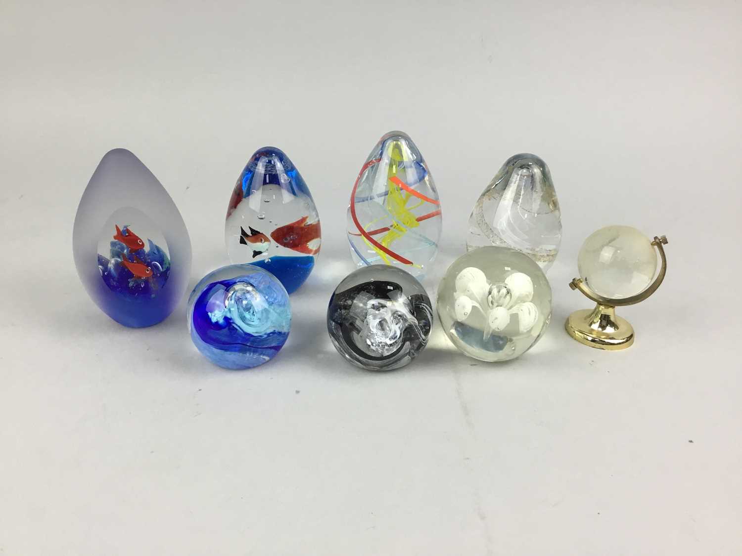 Lot 78 - A LOT OF GLASS PAPERWEIGHTS