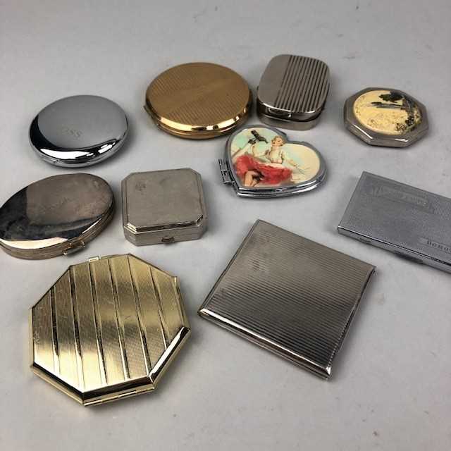 Lot 76 - A LOT OF POWDER COMPACTS AND COMPACT MIRRORS