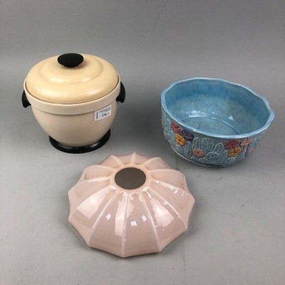Lot 176 - A THERMOS BAKELITE LIDDED ICE BUCKET AND TWO OTHER ITEMS