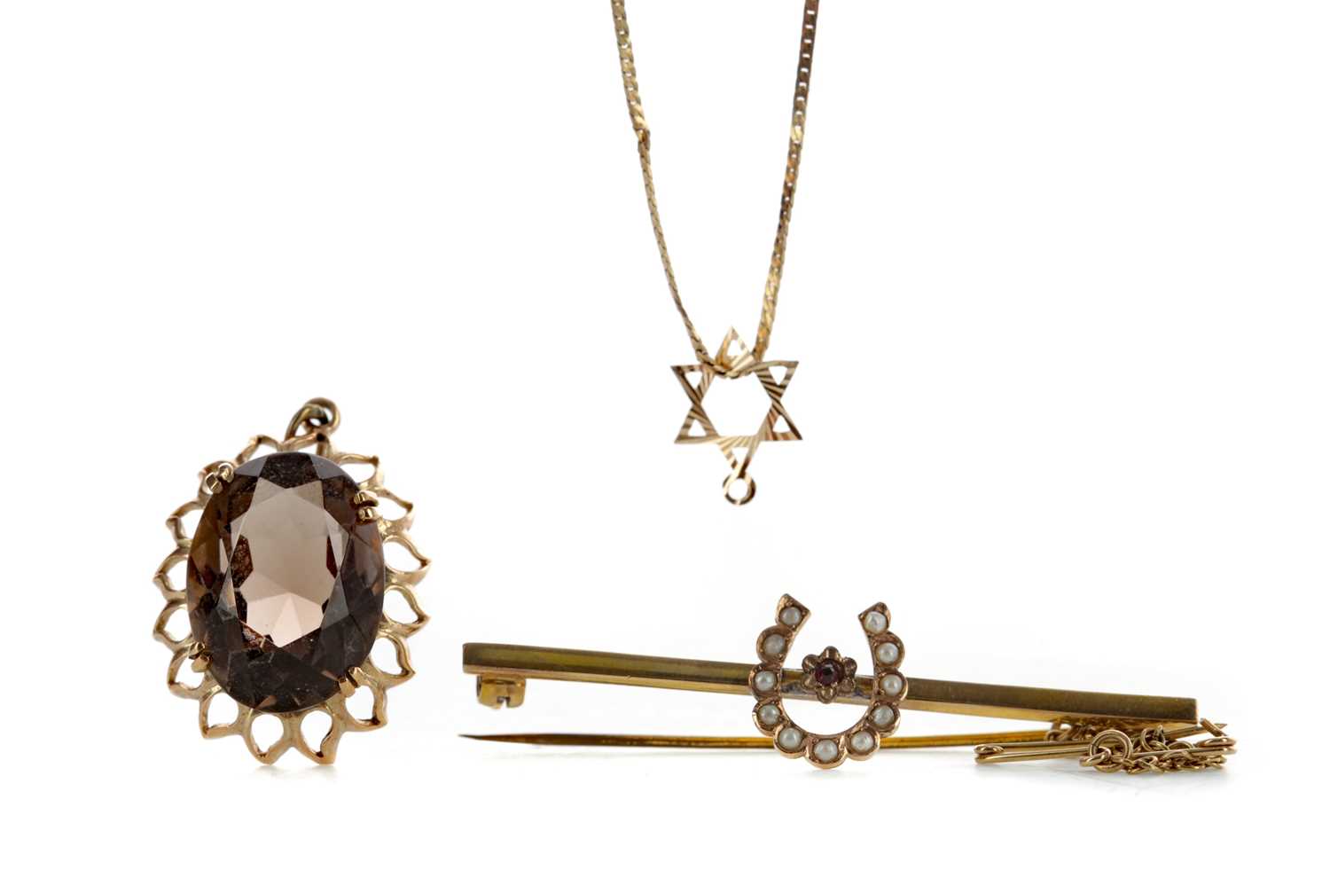 Lot 802 - A SMOKY QUARTZ PENDANT, SEED PEARL BAR BROOCH AND A STAR OF DAVID CHAIN