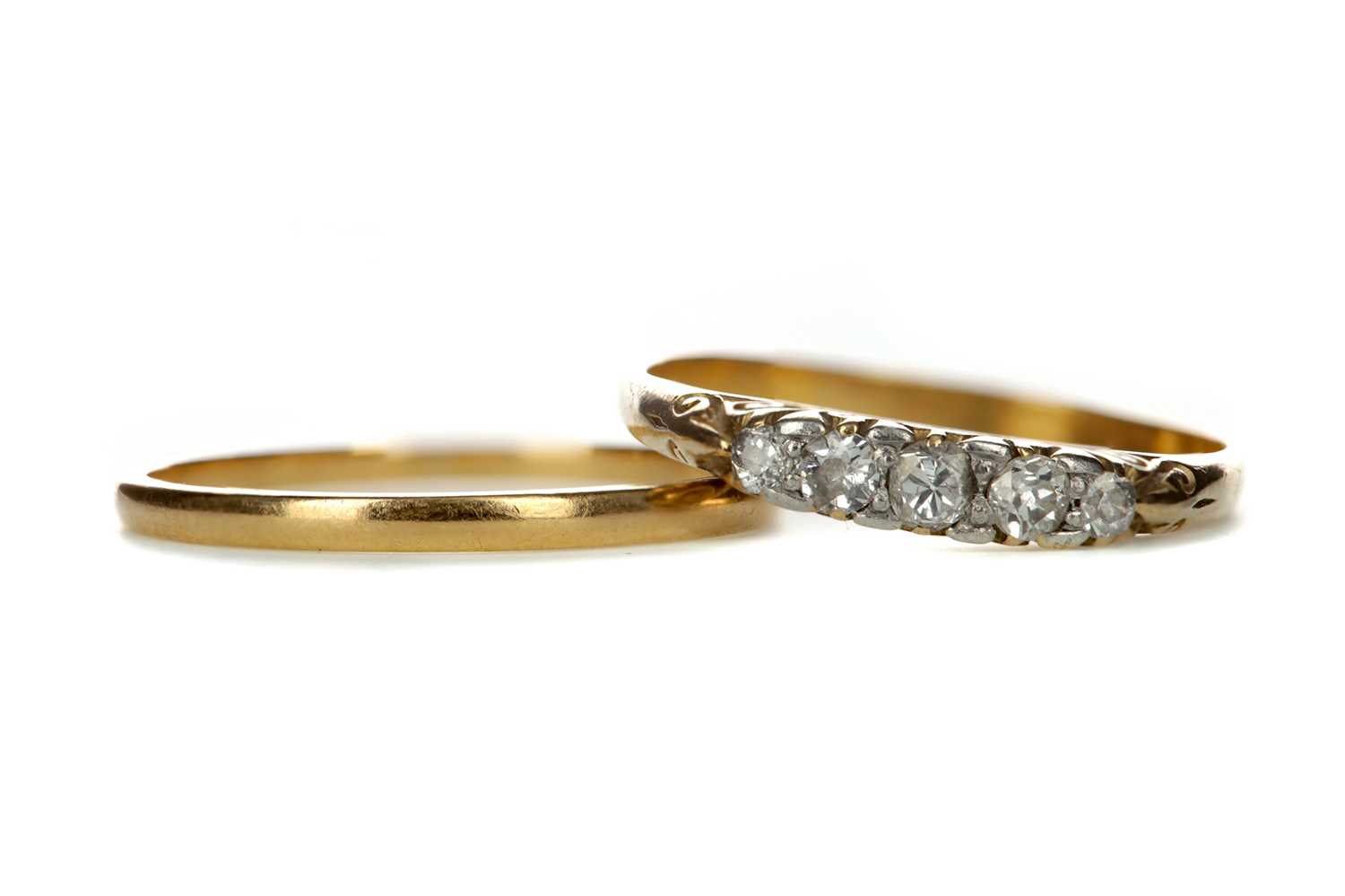 Lot 804 - A DIAMOND FIVE STONE RING AND A WEDDING BAND