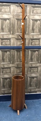 Lot 182 - A RETRO HAT AND COAT STAND