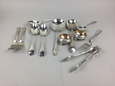 Lot 280 - A CANTEEN OF SILVER PLATED CUTLERY AND OTHER CUTLERY