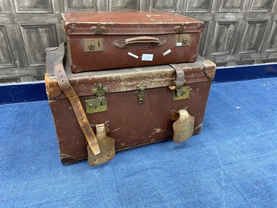 Lot 153 - A VINTAGE TRAVEL TRUNK, LEATHER SUITCASE AND BOOKS