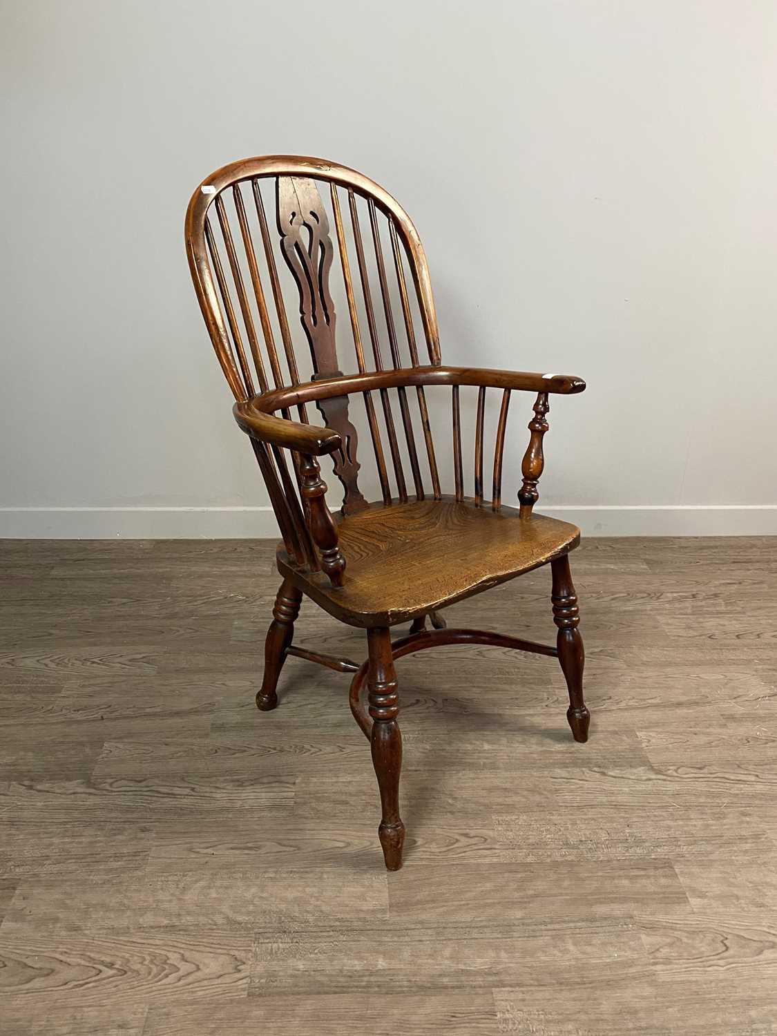 Lot 1393 - AN EARLY 19TH CENTURY YEW, OAK AND ELM HIGH BACK WINDSOR ELBOW CHAIR