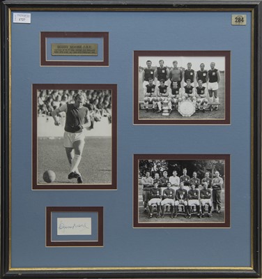 Lot 1727 - BOBBY MOORE ENGLAND AND WEST HAM F.C. AUTOGRAPH DISPLAY
