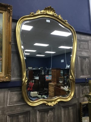 Lot 229 - A REPRODUCTION GILT FRAMED WALL MIRROR