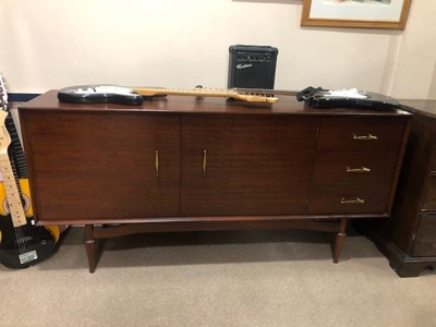 Lot 295 - A REPRODUCTION SIDEBOARD