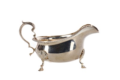 Lot 434 - A GEORGE V SILVER SAUCE BOAT