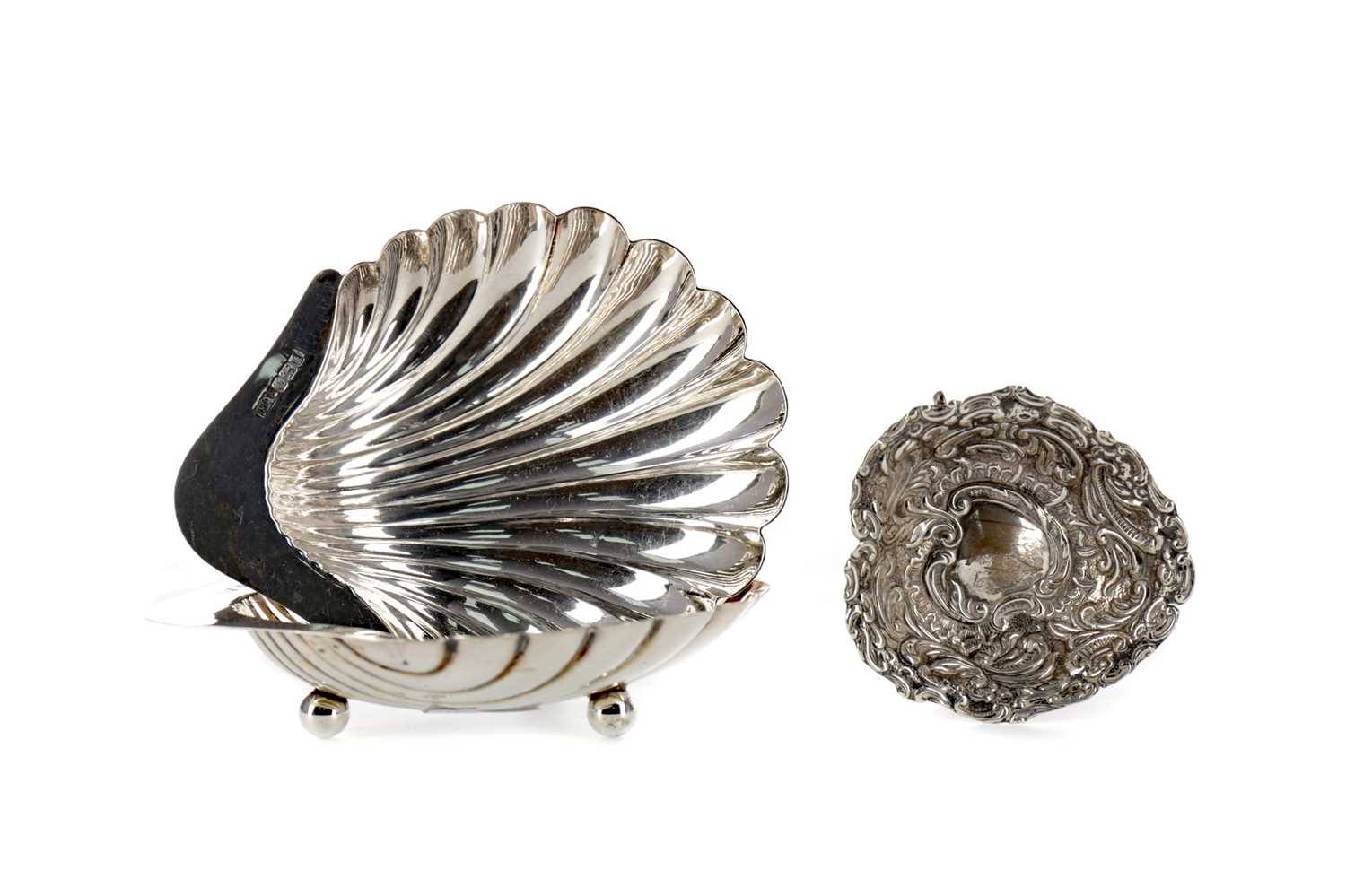 Lot 441 - A PAIR OF EDWARDIAN SILVER SHELL DISHES AND ANOTHER
