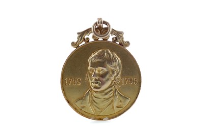 Lot 1751 - A ROBERT BURNS GOLD MEDAL, AWARDED TO DOUGIE GRAY IN 1928