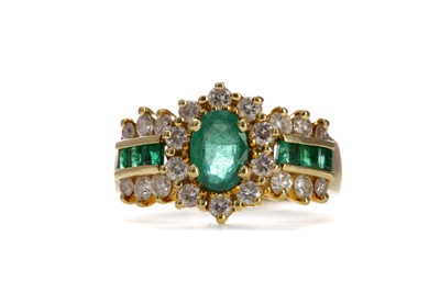 Lot 1561 - AN EMERALD AND DIAMOND RING