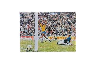 Lot 1754 - AN AUTOGRAPHED PHOTOGRAPH OF CARLOS ALBERTO