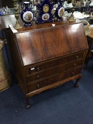Lot 458 - AN EARLY 20TH CENTURY MAHOGANY BUREAU