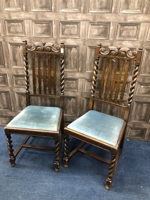 Lot 466 - A PAIR OF 20TH CENTURY OAK DINING CHAIRS