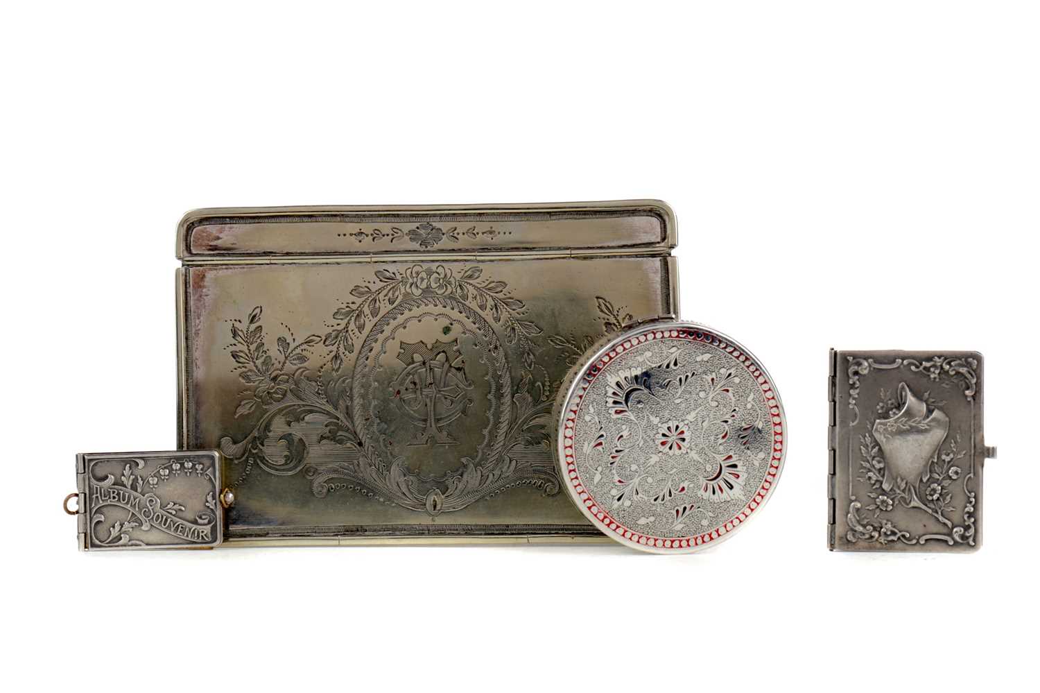 Lot 448 - A VICTORIAN SILVER PLATED CIGARETTE CASKET, ALONG WITH OTHER ITEMS