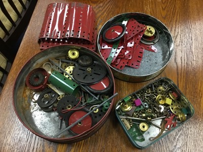 Lot 469 - A VINTAGE MECCANO SET