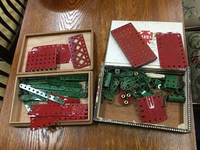 Lot 469 - A VINTAGE MECCANO SET
