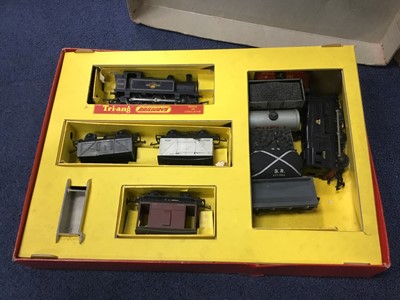 Lot 470 - A TRI-ANG TRAIN SET