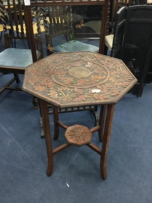 Lot 442 - AN EARLY 20TH CENTURY DROP LEAF TEA TABLE