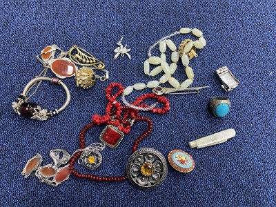 Lot 446 - A COLLECTION OF COSTUME JEWELLERY