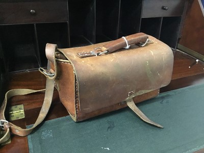 Lot 482 - A VINTAGE LEATHER SATCHEL AND OTHER BAGS