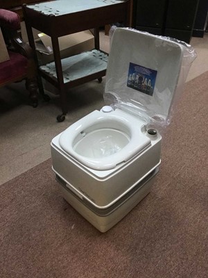 Lot 531 - A BOXED THETFORD PORTA POTTI