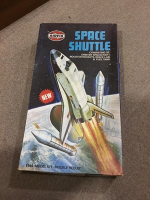 Lot 540 - AN AIRFIX APOLLO SATURN V MODEL KIT AND TWO OTHERS