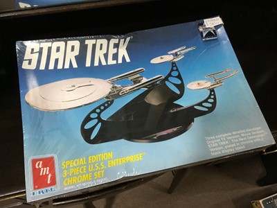 Lot 545 - A LOT OF THREE BOXED STAR TREK MODEL KITS