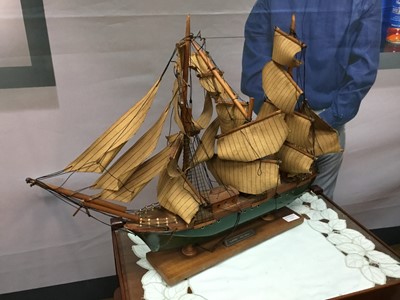 Lot 548 - A LOT OF MODEL SHIPS AND A PAIR OF SHIP BOOKENDS